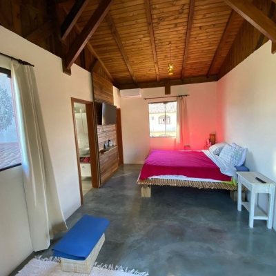 Casa Residencial com 170m², 2 quartos, 1 suíte, no bairro Rio Tavares em Florianópolis