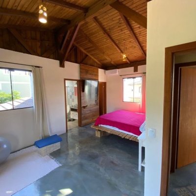 Casa Residencial com 170m², 2 quartos, 1 suíte, no bairro Rio Tavares em Florianópolis