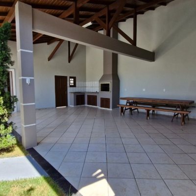 Casa Residencial com 240m², 3 quartos, 1 suíte, 3 garagens, no bairro Ingleses do Rio Vermelho em Florianópolis