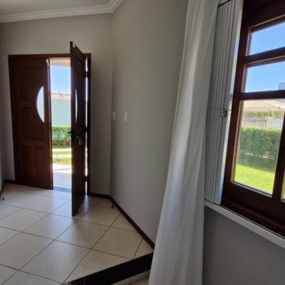 Casa Residencial com 240m², 3 quartos, 1 suíte, 3 garagens, no bairro Ingleses do Rio Vermelho em Florianópolis