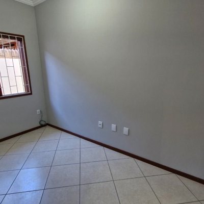 Casa Residencial com 240m², 3 quartos, 1 suíte, 3 garagens, no bairro Ingleses do Rio Vermelho em Florianópolis