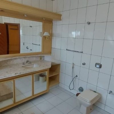 Casa Residencial com 390m², 4 quartos, 3 suítes, 2 garagens, no bairro Fazenda Santo Antônio em São José