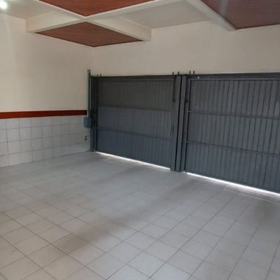 Casa Residencial com 390m², 4 quartos, 3 suítes, 2 garagens, no bairro Fazenda Santo Antônio em São José