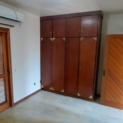 Casa Residencial com 390m², 4 quartos, 3 suítes, 2 garagens, no bairro Fazenda Santo Antônio em São José