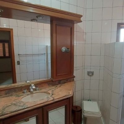 Casa Residencial com 390m², 4 quartos, 3 suítes, 2 garagens, no bairro Fazenda Santo Antônio em São José