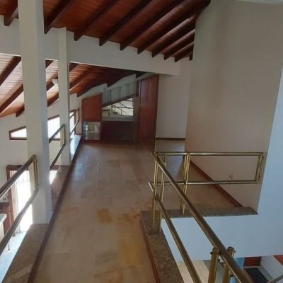 Casa Residencial com 390m², 4 quartos, 3 suítes, 2 garagens, no bairro Fazenda Santo Antônio em São José