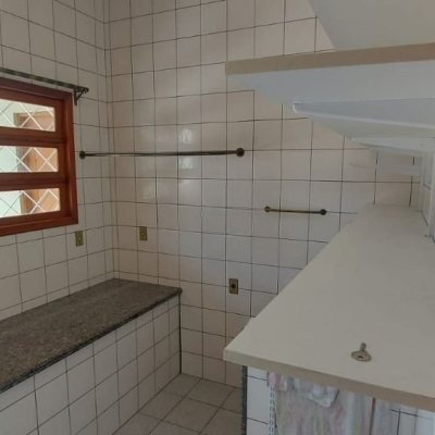 Casa Residencial com 390m², 4 quartos, 3 suítes, 2 garagens, no bairro Fazenda Santo Antônio em São José