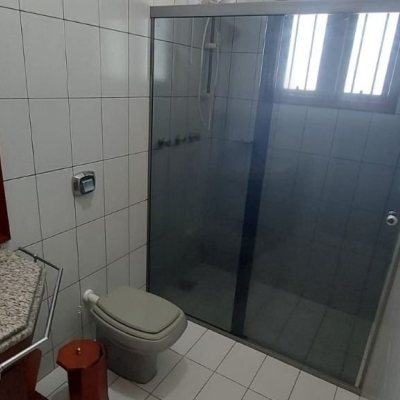 Casa Residencial com 390m², 4 quartos, 3 suítes, 2 garagens, no bairro Fazenda Santo Antônio em São José