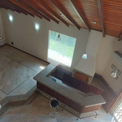 Casa Residencial com 390m², 4 quartos, 3 suítes, 2 garagens, no bairro Fazenda Santo Antônio em São José