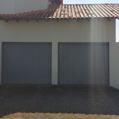 Casa Residencial com 390m², 4 quartos, 3 suítes, 2 garagens, no bairro Fazenda Santo Antônio em São José