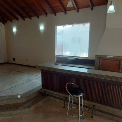 Casa Residencial com 390m², 4 quartos, 3 suítes, 2 garagens, no bairro Fazenda Santo Antônio em São José