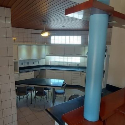 Casa Residencial com 390m², 4 quartos, 3 suítes, 2 garagens, no bairro Fazenda Santo Antônio em São José