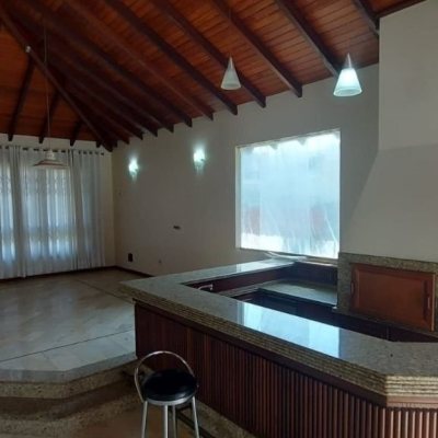Casa Residencial com 390m², 4 quartos, 3 suítes, 2 garagens, no bairro Fazenda Santo Antônio em São José