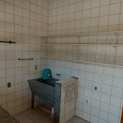 Casa Residencial com 390m², 4 quartos, 3 suítes, 2 garagens, no bairro Fazenda Santo Antônio em São José