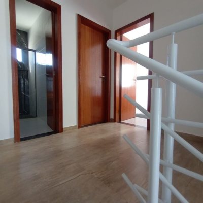 Sobrado Residencial com 112m², 3 quartos, 1 suíte, no bairro Praia do Sonho (Ens Brito) em Palhoça