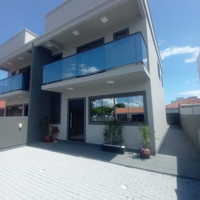 Sobrado Residencial com 112m², 3 quartos, 1 suíte, no bairro Praia do Sonho (Ens Brito) em Palhoça