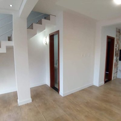 Sobrado Residencial com 112m², 3 quartos, 1 suíte, no bairro Praia do Sonho (Ens Brito) em Palhoça