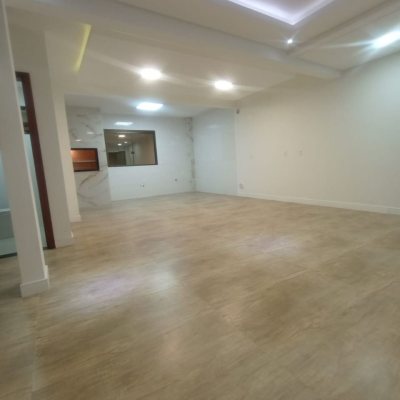 Sobrado Residencial com 112m², 3 quartos, 1 suíte, no bairro Praia do Sonho (Ens Brito) em Palhoça