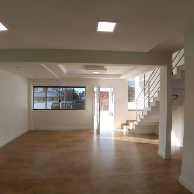 Sobrado Residencial com 112m², 3 quartos, 1 suíte, no bairro Praia do Sonho (Ens Brito) em Palhoça