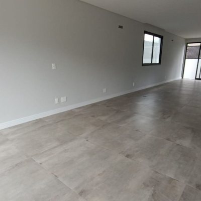 Casa Residencial com 199m², 4 quartos, 3 suítes, 2 garagens, no bairro Rio Tavares em Florianópolis