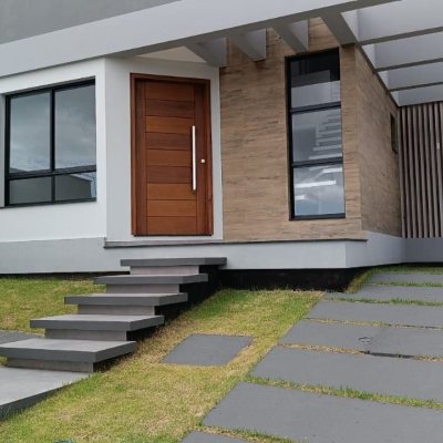 Casa Residencial com 199m², 4 quartos, 3 suítes, 2 garagens, no bairro Rio Tavares em Florianópolis