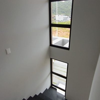 Casa Residencial com 199m², 4 quartos, 3 suítes, 2 garagens, no bairro Rio Tavares em Florianópolis