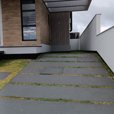 Casa Residencial com 199m², 4 quartos, 3 suítes, 2 garagens, no bairro Rio Tavares em Florianópolis