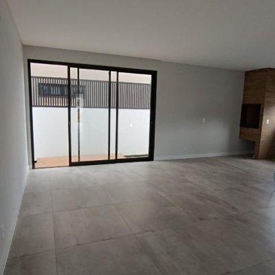 Casa Residencial com 199m², 4 quartos, 3 suítes, 2 garagens, no bairro Rio Tavares em Florianópolis