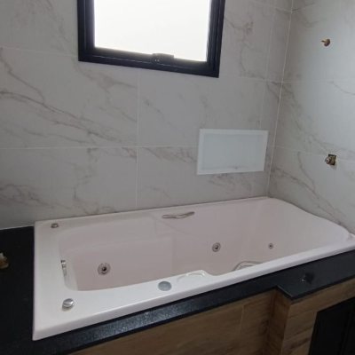 Casa Residencial com 199m², 4 quartos, 3 suítes, 2 garagens, no bairro Rio Tavares em Florianópolis