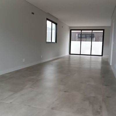 Casa Residencial com 199m², 4 quartos, 3 suítes, 2 garagens, no bairro Rio Tavares em Florianópolis