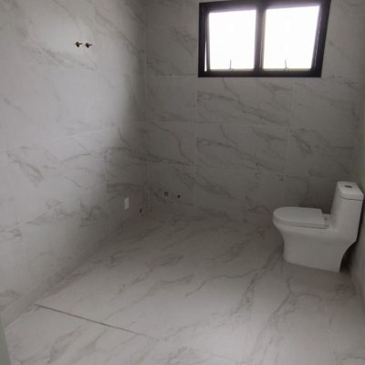 Casa Residencial com 199m², 4 quartos, 3 suítes, 2 garagens, no bairro Rio Tavares em Florianópolis