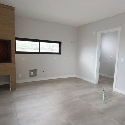 Casa Residencial com 199m², 4 quartos, 3 suítes, 2 garagens, no bairro Rio Tavares em Florianópolis