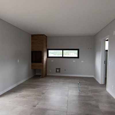 Casa Residencial com 199m², 4 quartos, 3 suítes, 2 garagens, no bairro Rio Tavares em Florianópolis