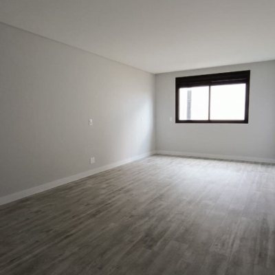 Casa Residencial com 199m², 4 quartos, 3 suítes, 2 garagens, no bairro Rio Tavares em Florianópolis