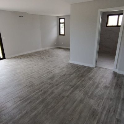 Casa Residencial com 199m², 4 quartos, 3 suítes, 2 garagens, no bairro Rio Tavares em Florianópolis