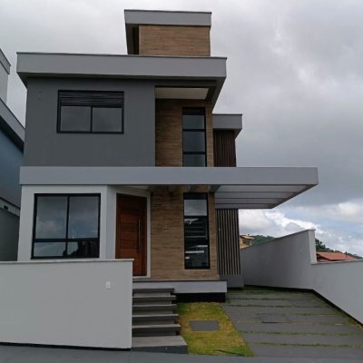 Casa Residencial com 199m², 4 quartos, 3 suítes, 2 garagens, no bairro Rio Tavares em Florianópolis
