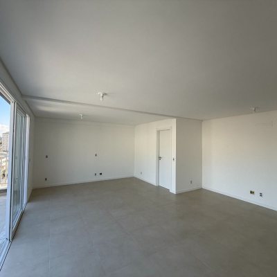 Studio Residencial com 58m², 1 quarto, 1 garagem, no bairro Centro em Florianópolis