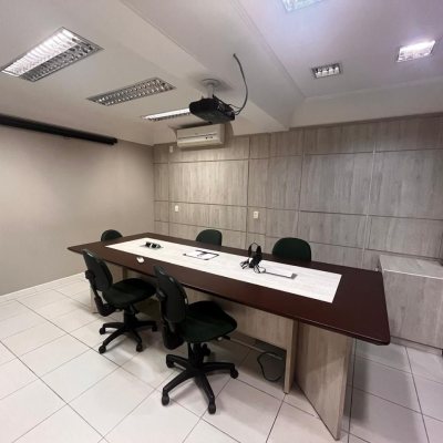Sala com 91m², no bairro Centro em Florianópolis