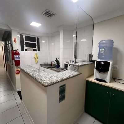 Sala com 91m², no bairro Centro em Florianópolis