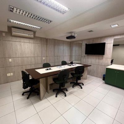 Sala com 91m², no bairro Centro em Florianópolis