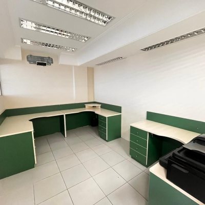 Sala com 91m², no bairro Centro em Florianópolis