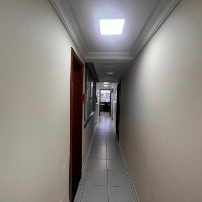 Sala com 91m², no bairro Centro em Florianópolis