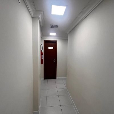 Sala com 91m², no bairro Centro em Florianópolis