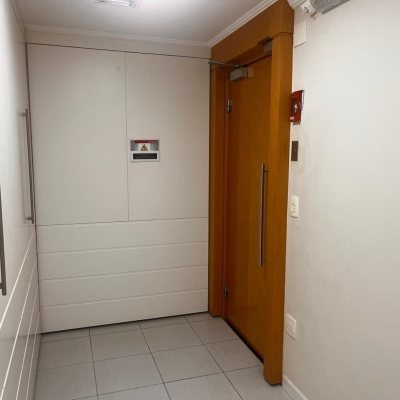 Sala com 91m², no bairro Centro em Florianópolis
