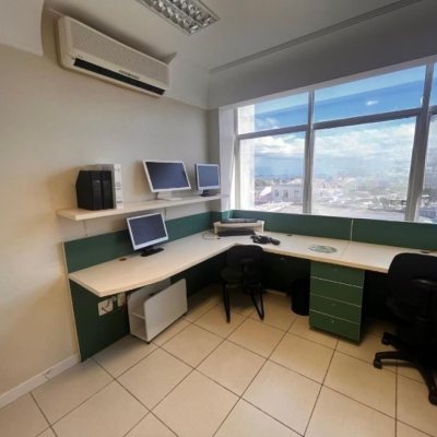 Sala com 91m², no bairro Centro em Florianópolis