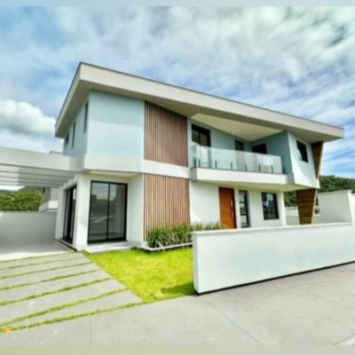 Casa Residencial com 204m², 3 quartos, 3 suítes, 2 garagens, no bairro Rio Tavares em Florianópolis