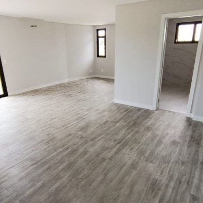 Casa Residencial com 204m², 3 quartos, 3 suítes, 2 garagens, no bairro Rio Tavares em Florianópolis