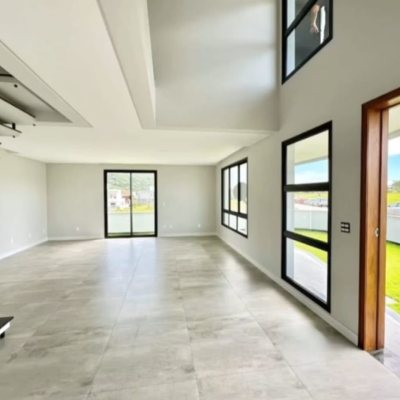 Casa Residencial com 204m², 3 quartos, 3 suítes, 2 garagens, no bairro Rio Tavares em Florianópolis