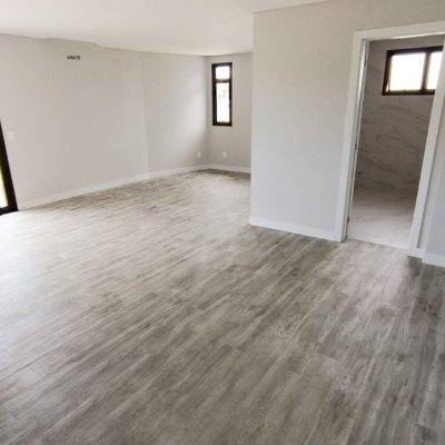 Casa Residencial com 204m², 3 quartos, 3 suítes, 2 garagens, no bairro Rio Tavares em Florianópolis