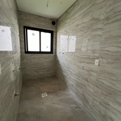 Casa Residencial com 390m², 4 quartos, 4 suítes, 4 garagens, no bairro Ingleses do Rio Vermelho em Florianópolis